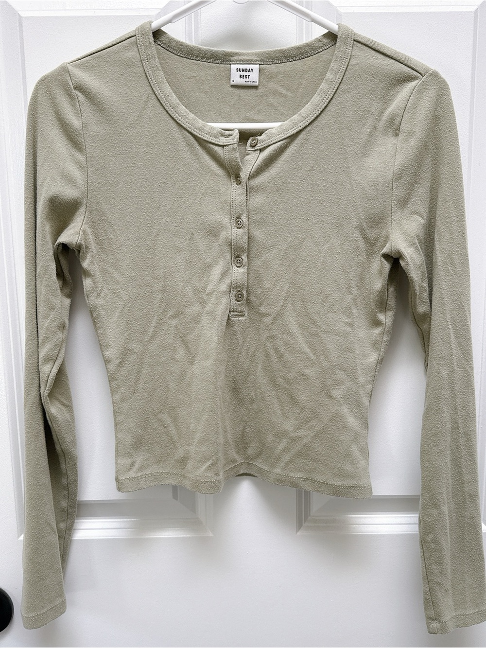 Aritzia Sunday Best Women's Sage Green Long-Sleeve Henley Top